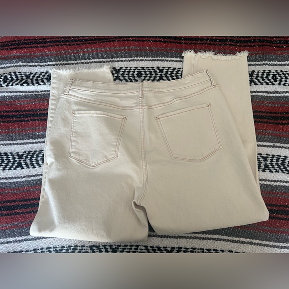 NWOT a.n.a High Rise straight jeans…size 16. Tan/cream in color. - Picture 4 of 8